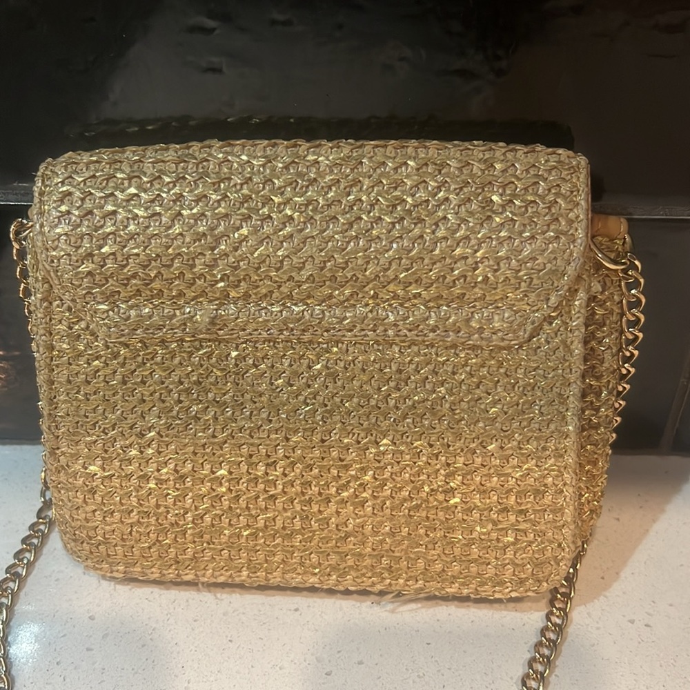 Mini Woven Crossbody Bag! Chain Link Strap. Turn Lock Closure. Metallic Gold - Picture 4 of 15